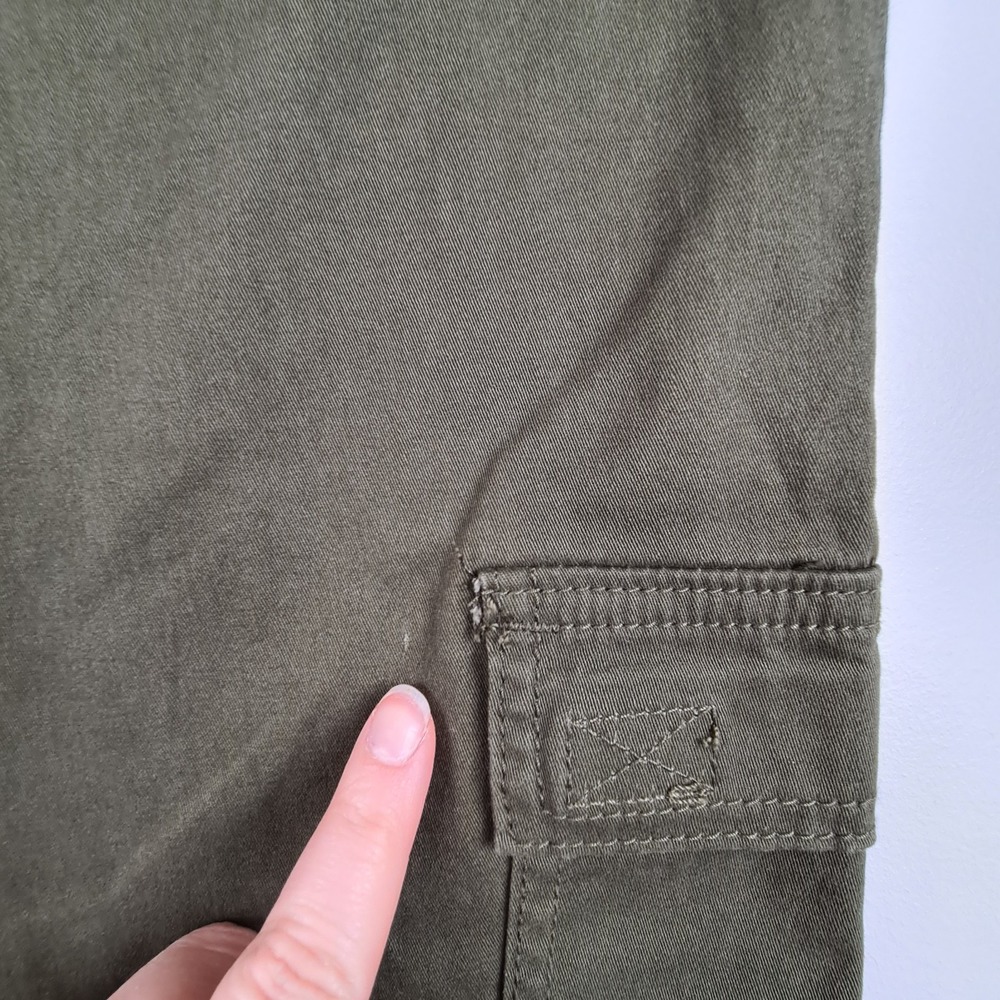 Architect Women's Army Green Wide Leg Cargo Pants Size 12P Petite Lightweight - Picture 7 of 10